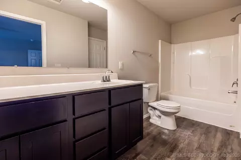 Bath - 1208 E Richmond St, Broken Arrow, OK 74012 photo 2 of 3