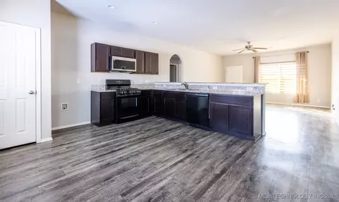 Kitchen - 1208 E Richmond St, Broken Arrow, OK 74012 photo 1 of 4