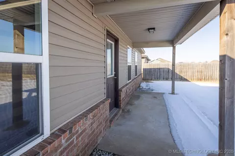 Exterior - 1208 E Richmond St, Broken Arrow, OK 74012 photo 2 of 2