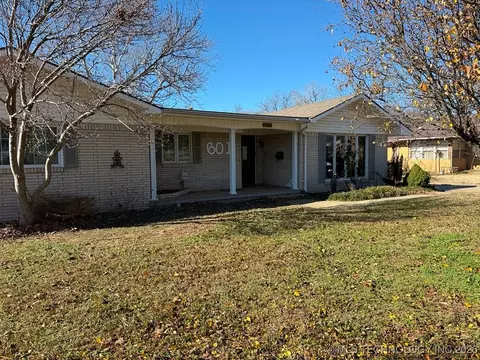 601 S 7th St, Okemah, OK 74859