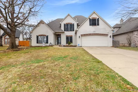 2412 W Vicksburg St, Broken Arrow, OK 74011