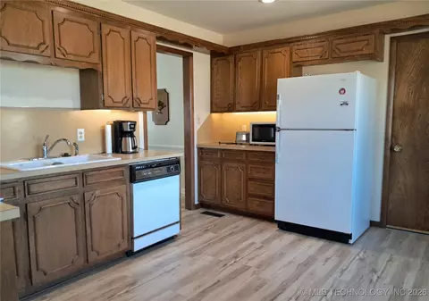 5837 E 62nd Pl, Tulsa, OK 74136 photo 8