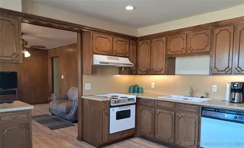 5837 E 62nd Pl, Tulsa, OK 74136 photo 7