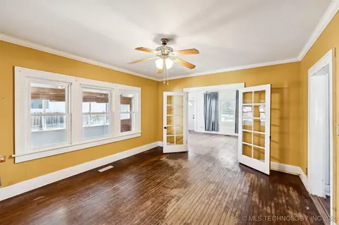 Living - 1109 E 9th St, Okmulgee, OK 74447 photo 5 of 5