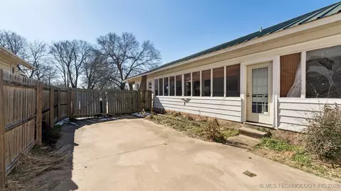 Exterior - 1109 E 9th St, Okmulgee, OK 74447 photo 7 of 10