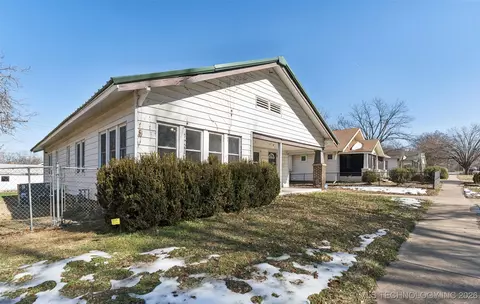 Exterior - 1109 E 9th St, Okmulgee, OK 74447 photo 2 of 10
