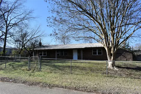106 NE 2nd St, Fort Towson, OK 74735