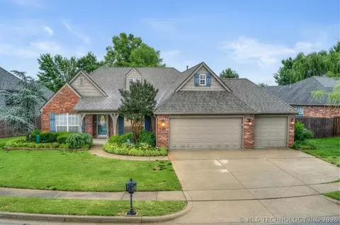 12527 S Ash Ave, Jenks, OK 74037