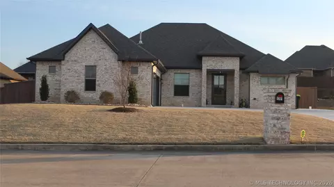 1301 Magnolia Dr N, Ada, OK 74820