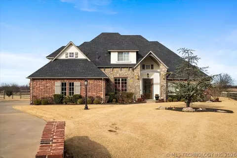 7160 Bluebird Ct, Owasso, OK 74055