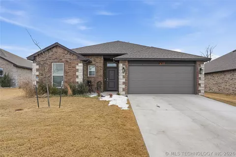 4915 E Galveston Pl, Broken Arrow, OK 74014