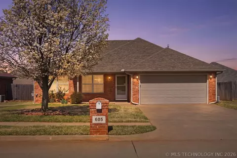 605 E Linden, Mustang, OK 73064