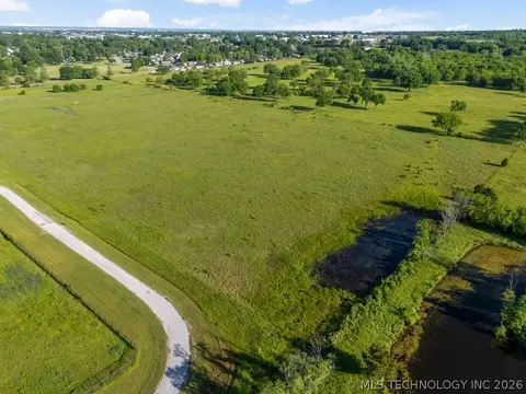 606 S Lynn Lane Rd, Tulsa, OK 74108