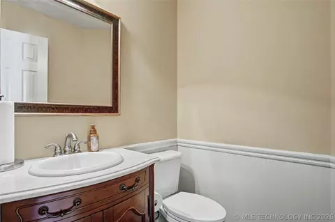 Bath - 604 S 71st St, Broken Arrow, OK 74014 photo 4 of 6