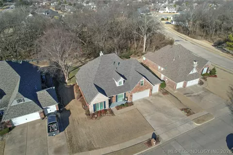 View/Area - 604 S 71st St, Broken Arrow, OK 74014 photo 2 of 7