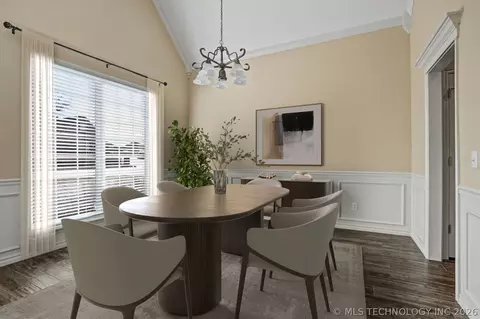Dining - 604 S 71st St, Broken Arrow, OK 74014 photo 2 of 5