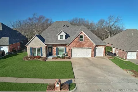 Exterior - 604 S 71st St, Broken Arrow, OK 74014 photo 5 of 8