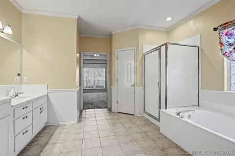 Bath - 604 S 71st St, Broken Arrow, OK 74014 photo 3 of 6