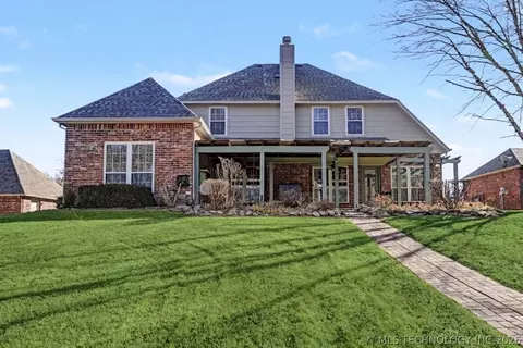 Exterior - 604 S 71st St, Broken Arrow, OK 74014 photo 4 of 8