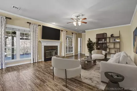 Living - 604 S 71st St, Broken Arrow, OK 74014 photo 1 of 3