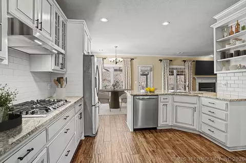Kitchen - 604 S 71st St, Broken Arrow, OK 74014 photo 4 of 4