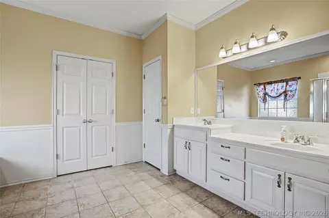 Bath - 604 S 71st St, Broken Arrow, OK 74014 photo 2 of 6
