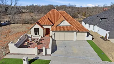 679 W 113th Ct S, Jenks, OK 74037