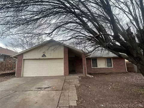 306 E 24th Ct, Owasso, OK 74055 photo 1