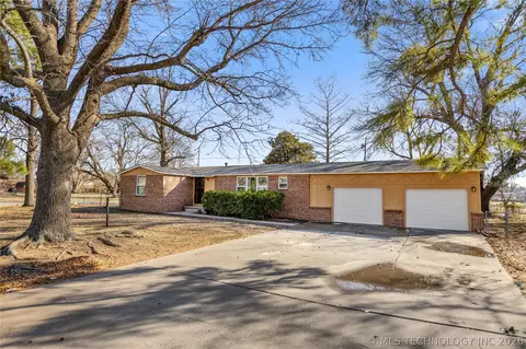 1408 E 1st St, Okmulgee, OK 74447