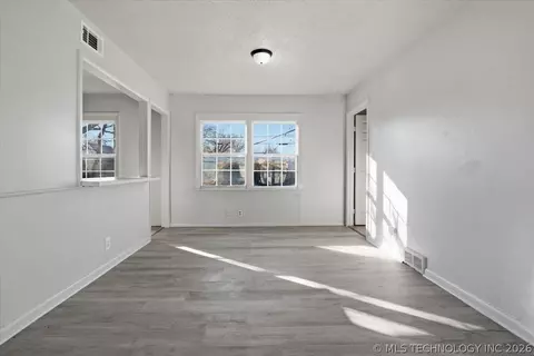 6710 E Independence Pl, Tulsa, OK 74115 photo 3