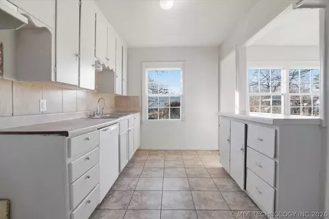 6710 E Independence Pl, Tulsa, OK 74115 photo 4