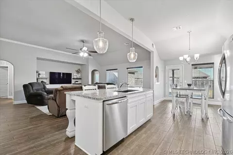 1543 E 137th Pl, Glenpool, OK 74033 photo 17