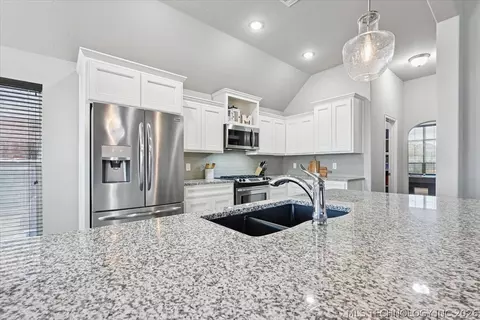 1543 E 137th Pl, Glenpool, OK 74033 photo 16
