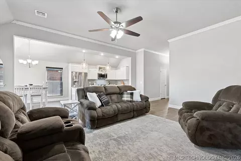 1543 E 137th Pl, Glenpool, OK 74033 photo 8