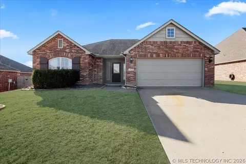 2405 W Quinton St, Broken Arrow, OK 74011