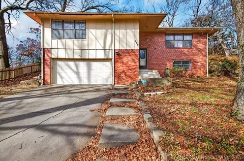 809 Whippoorwill Ct, Bartlesville, OK 74006