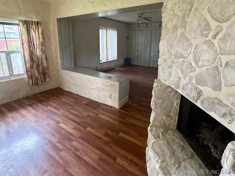 Living - 1007 S Wilson Ave, Cushing, OK 74023 photo 10 of 12