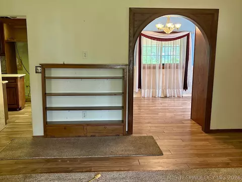 Living - 1007 S Wilson Ave, Cushing, OK 74023 photo 6 of 12