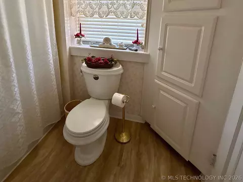 Bath - 1007 S Wilson Ave, Cushing, OK 74023 photo 6 of 6
