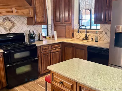 Kitchen - 1007 S Wilson Ave, Cushing, OK 74023 photo 9 of 9