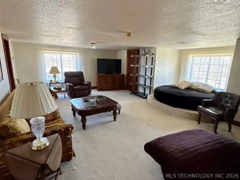 Bedroom - 1007 S Wilson Ave, Cushing, OK 74023 photo 7 of 10
