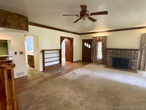 Living - 1007 S Wilson Ave, Cushing, OK 74023 photo 1 of 12