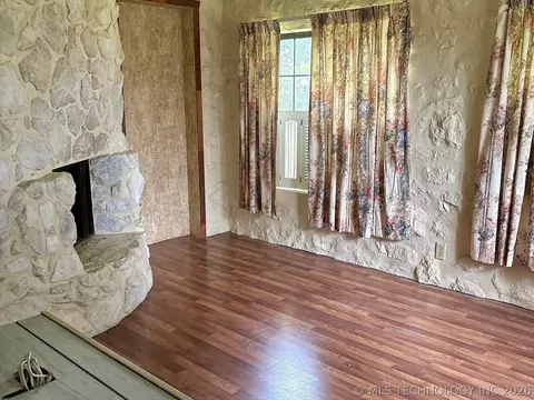 Living - 1007 S Wilson Ave, Cushing, OK 74023 photo 8 of 12