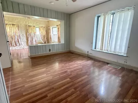 Living - 1007 S Wilson Ave, Cushing, OK 74023 photo 7 of 12