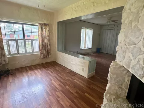 Living - 1007 S Wilson Ave, Cushing, OK 74023 photo 11 of 12