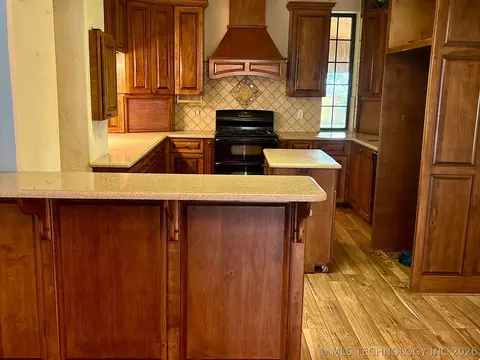 Kitchen - 1007 S Wilson Ave, Cushing, OK 74023 photo 3 of 9