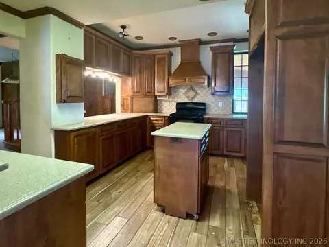 Kitchen - 1007 S Wilson Ave, Cushing, OK 74023 photo 5 of 9