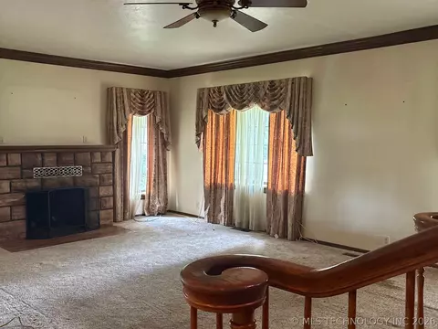Living - 1007 S Wilson Ave, Cushing, OK 74023 photo 2 of 12