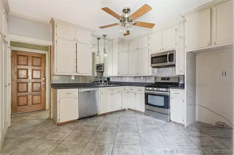 Kitchen - 1916 E 14th St, Tulsa, OK 74104 photo 1 of 4