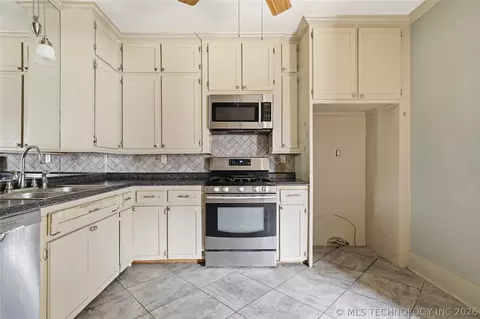 Kitchen - 1916 E 14th St, Tulsa, OK 74104 photo 2 of 4